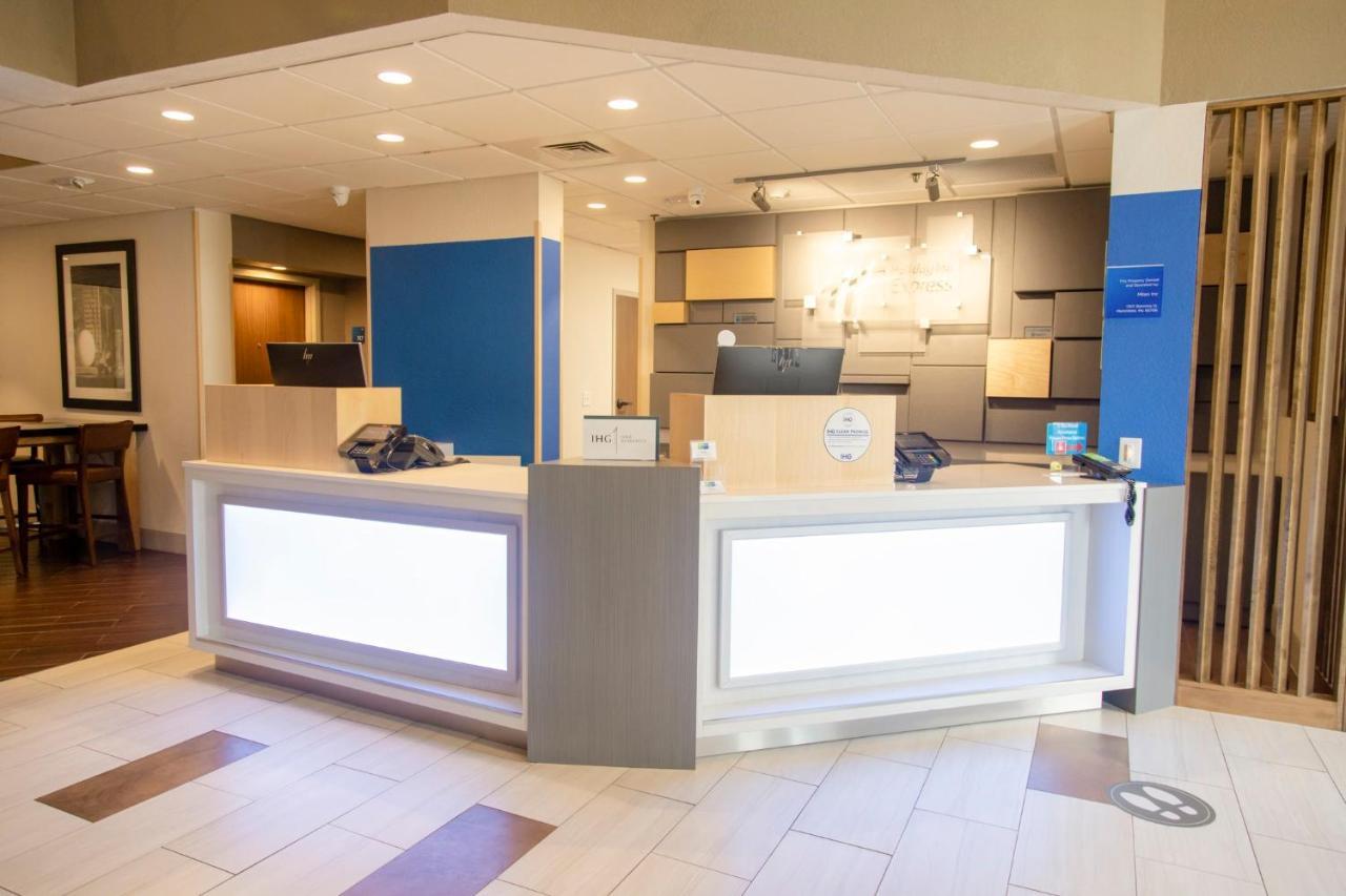 Holiday Inn Express Marshfield - Springfield Area By Ihg Exterior photo