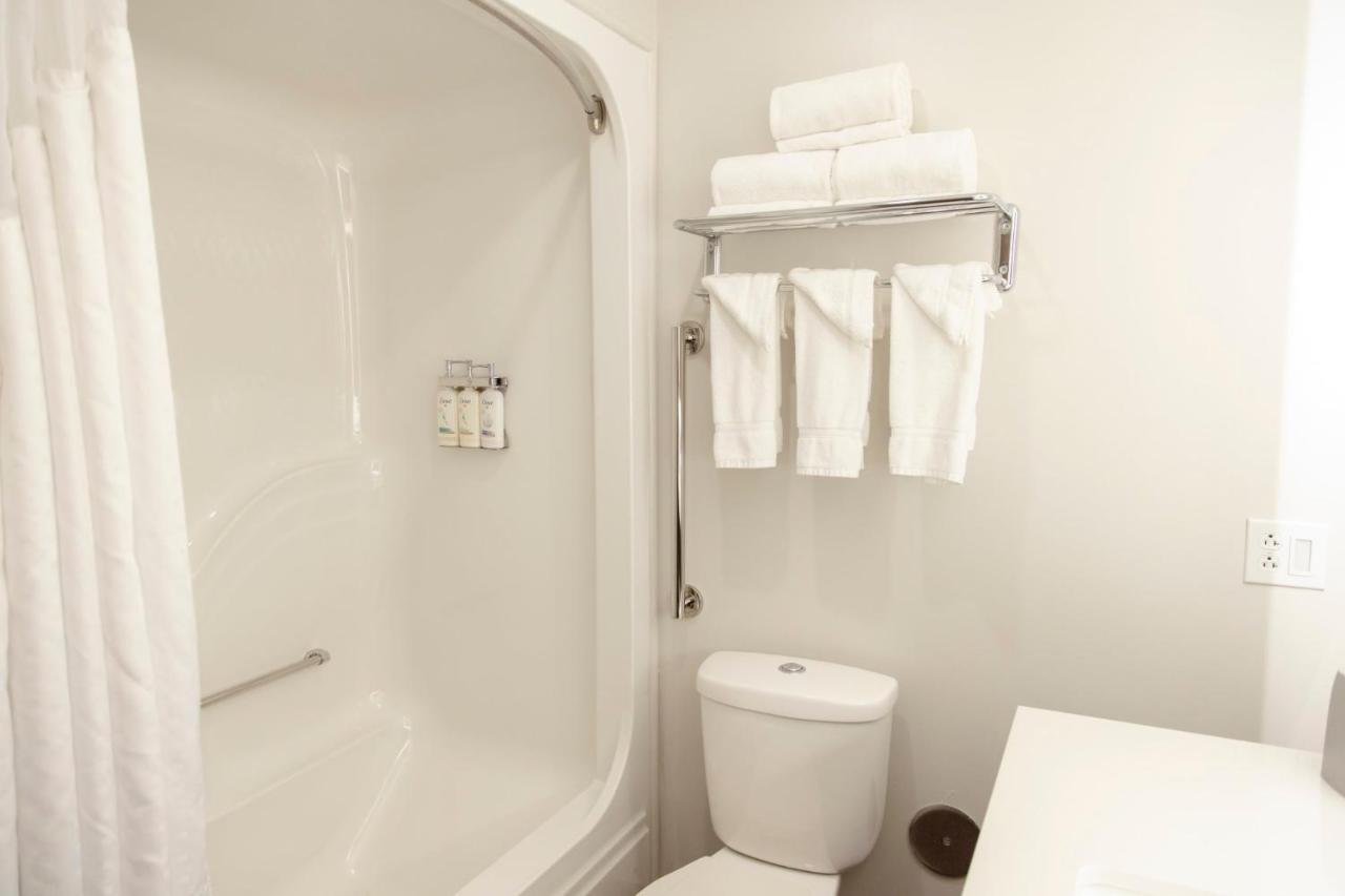 Holiday Inn Express Marshfield - Springfield Area By Ihg Exterior photo