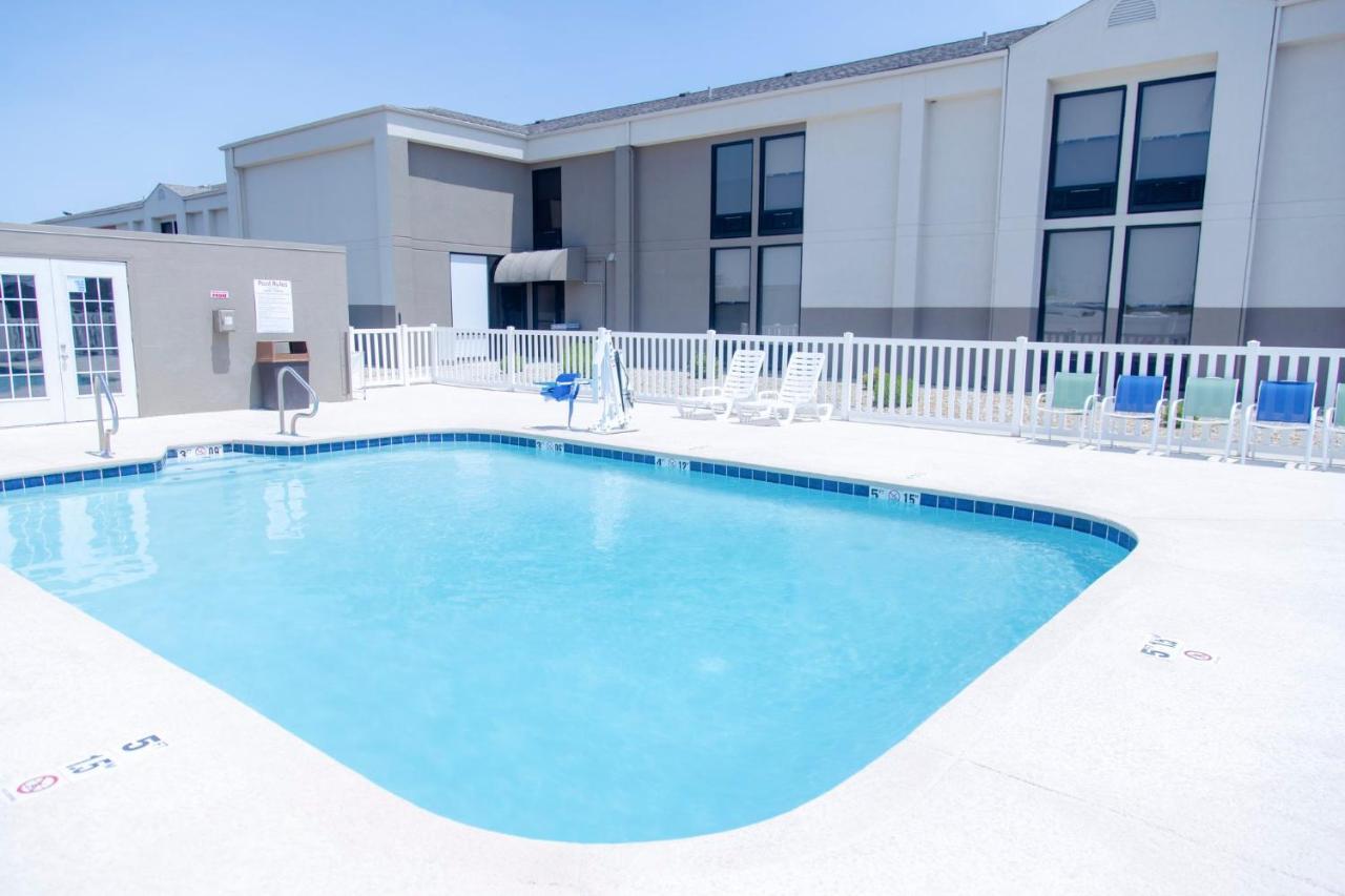 Holiday Inn Express Marshfield - Springfield Area By Ihg Exterior photo