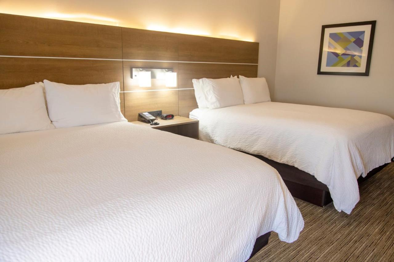 Holiday Inn Express Marshfield - Springfield Area By Ihg Exterior photo