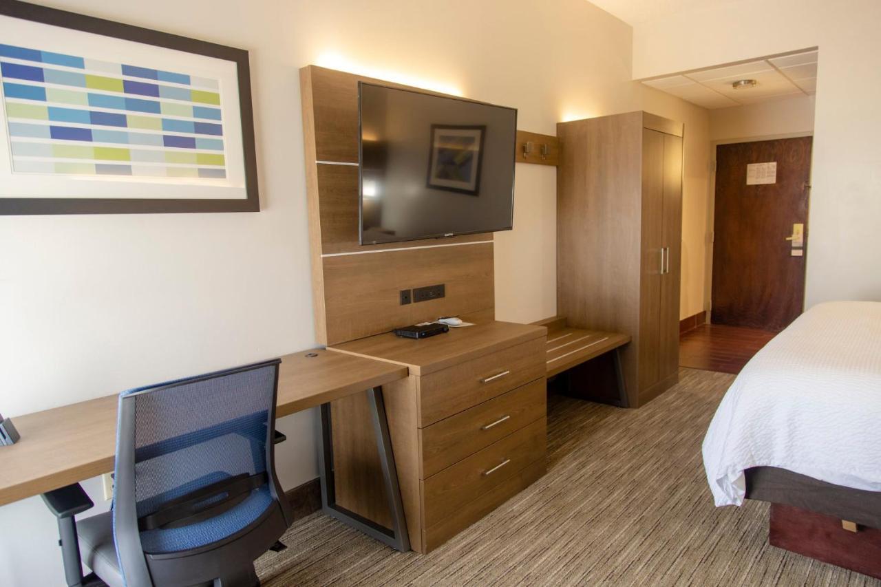 Holiday Inn Express Marshfield - Springfield Area By Ihg Exterior photo