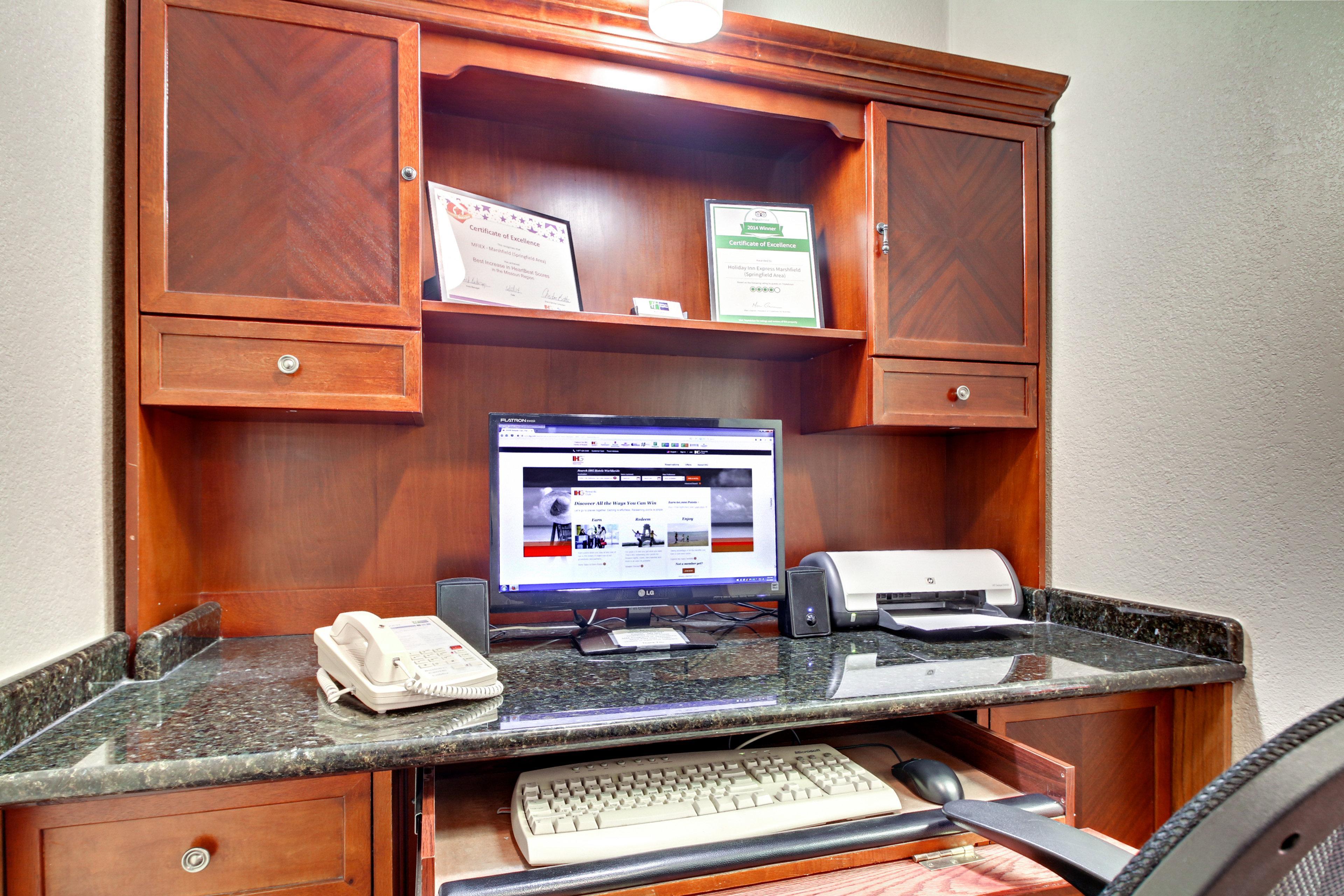 Holiday Inn Express Marshfield - Springfield Area By Ihg Exterior photo