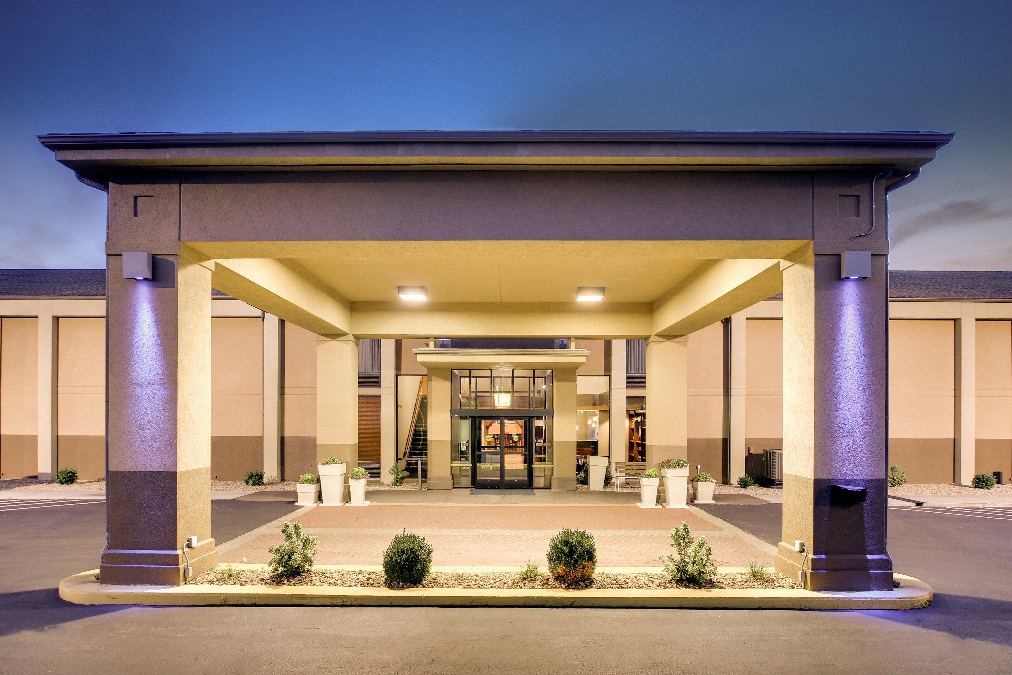 Holiday Inn Express Marshfield - Springfield Area By Ihg Exterior photo