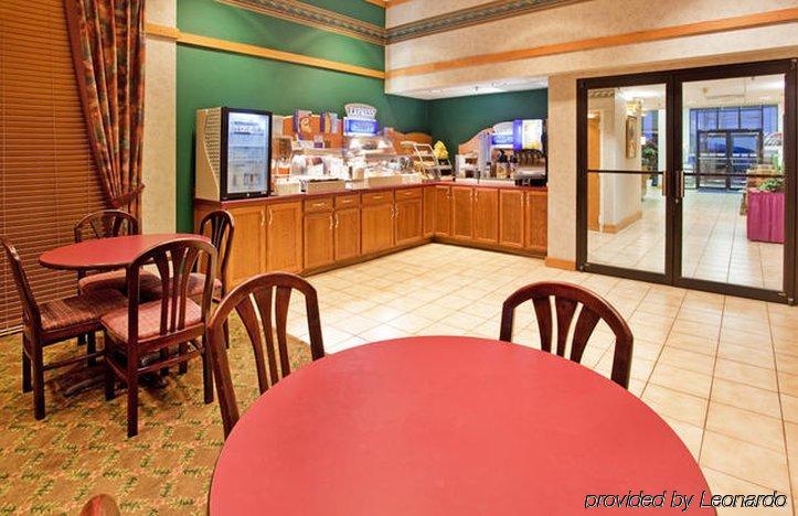 Holiday Inn Express Marshfield - Springfield Area By Ihg Restaurant photo