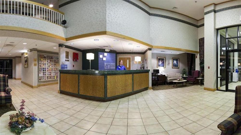 Holiday Inn Express Marshfield - Springfield Area By Ihg Exterior photo